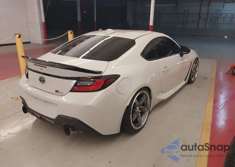 2024 Toyota Gr86 из США, поврежденный, VIN JF1ZNBB10R9754752